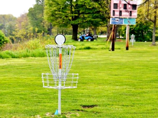 Explore Outdoor Fun with Disc Golf at Local Parks